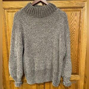 Super soft sweater, never worn! Large